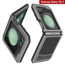 Cargar imagen en el visor de la galería, Funda protectora resistente de grado militar para Galaxy Z Flip5 con acabado metálico [plata]. Cubre todo el cuerpo y proporciona una armadura resistente.
